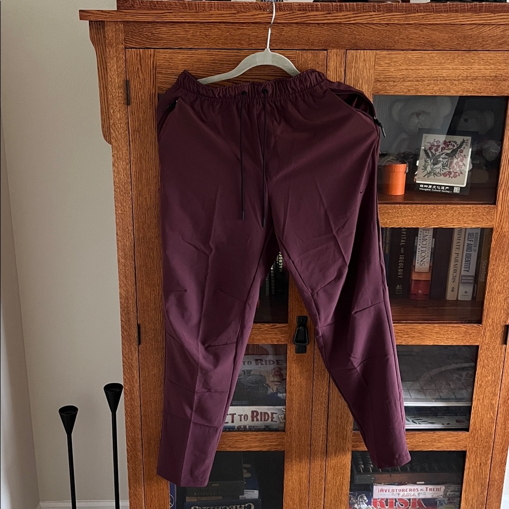 Nike Elastic Waist Casual Pants